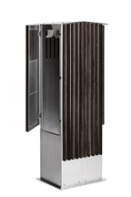 Twin ladestander i mørk eg med lodrette trælameller og rustfrit stål – elegant og robust ladestander til to elbiler.