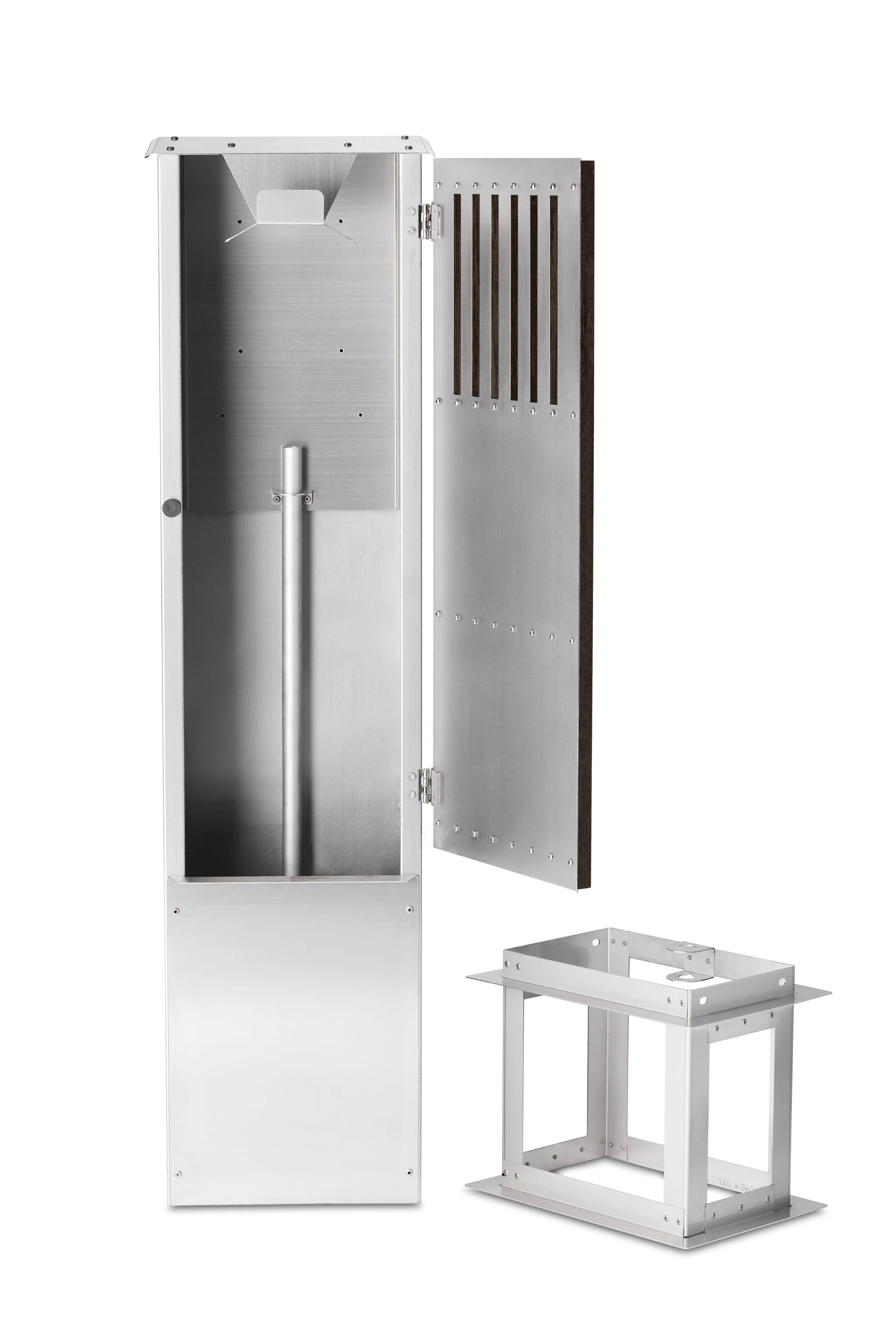 Ladestander i mørk eg med lodrette trælameller og rustfrit stål – elegant og robust ladestander til elbil.