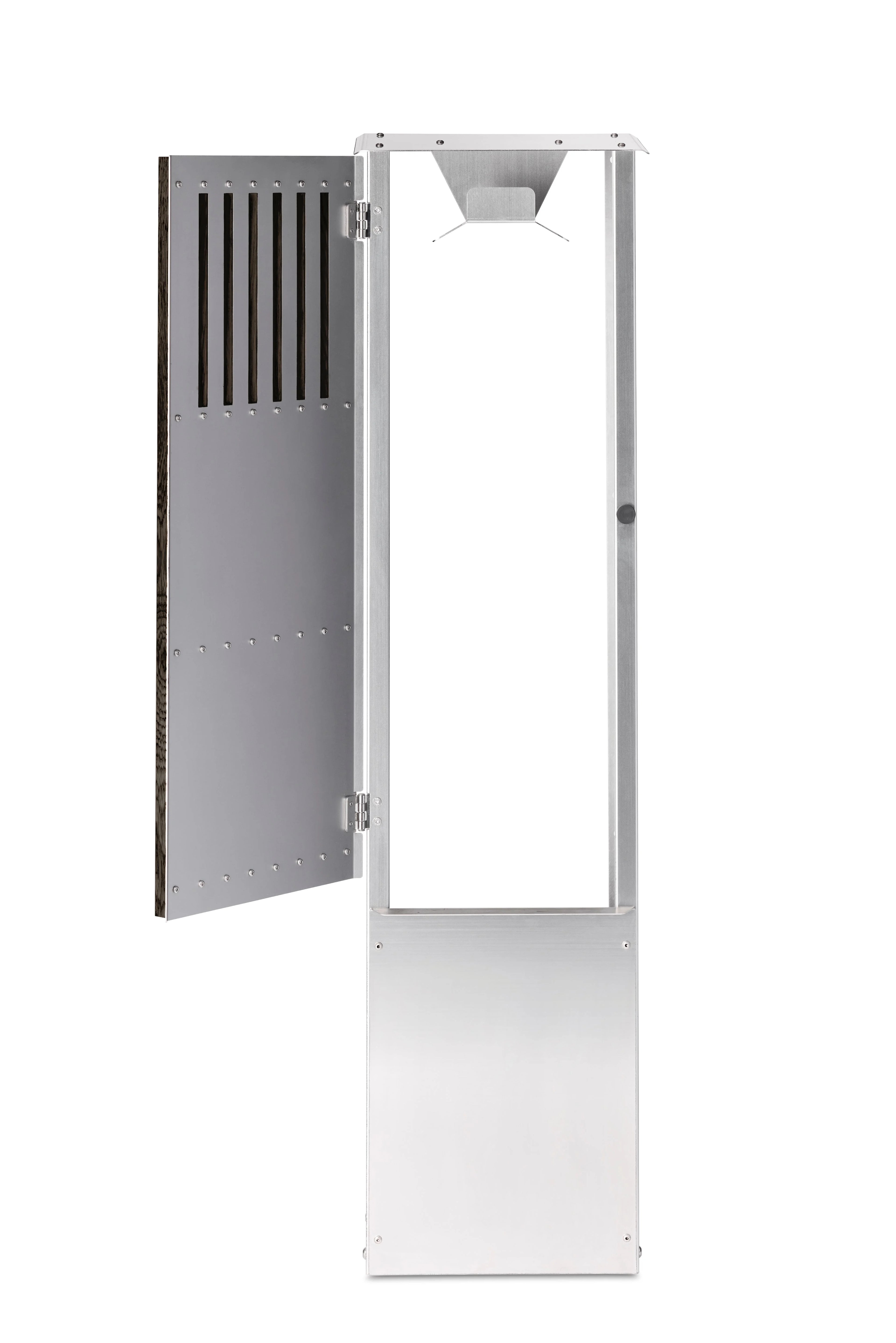 Ladestander i mørk eg med lodrette trælameller og rustfrit stål – elegant og robust ladestander til elbil.